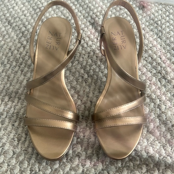 Women’s size 8 Naturalizer Brenta Heels - Picture 1 of 3